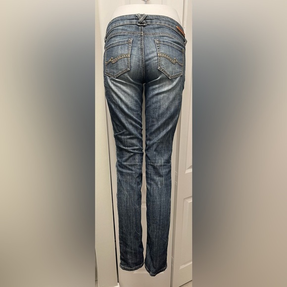 Almost Famous Low Rise Skinny Jeans size 9 - Picture 2 of 6